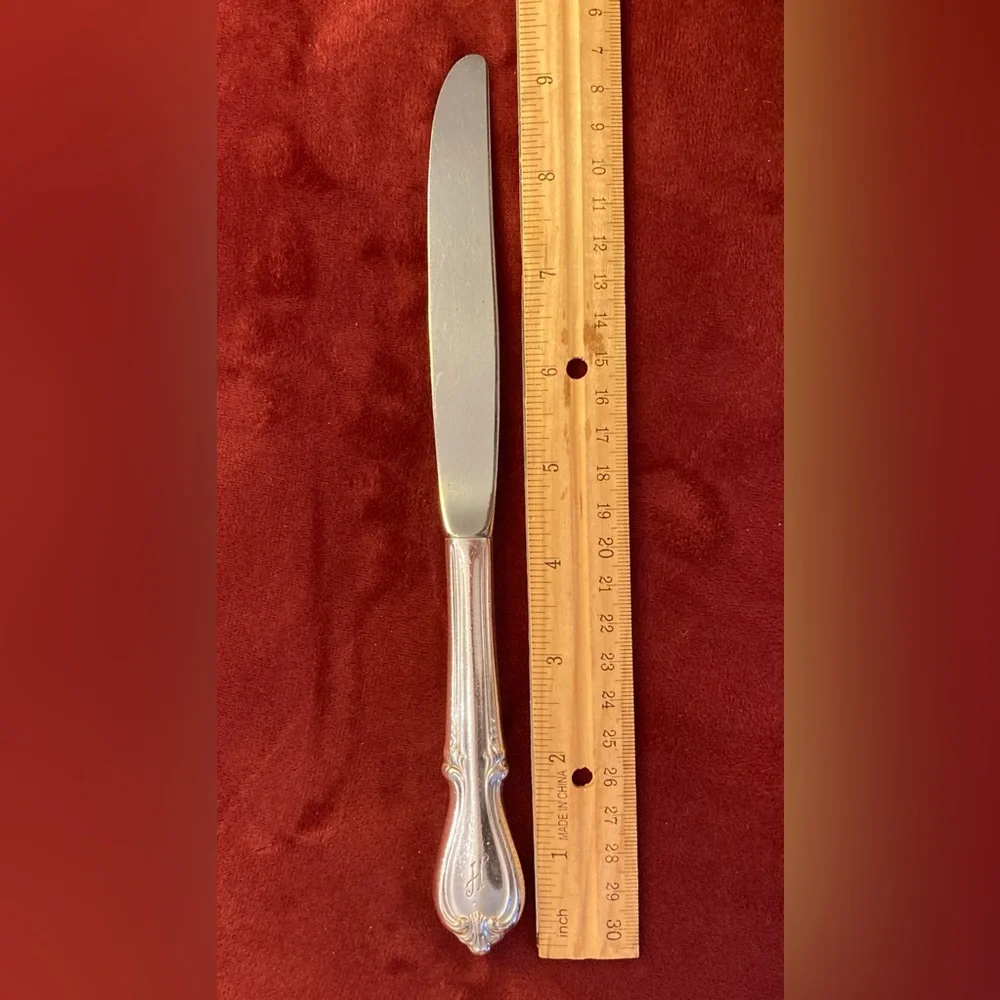 5 Silverplate Dinner Knives w/ H Monogram Wm Rogers Memory Pattern | 1960s